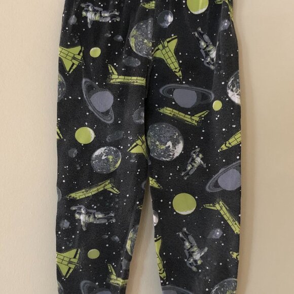 Bundle of Graphic t shirt and long sleeve shirt with sweatpants - Picture 10 of 16